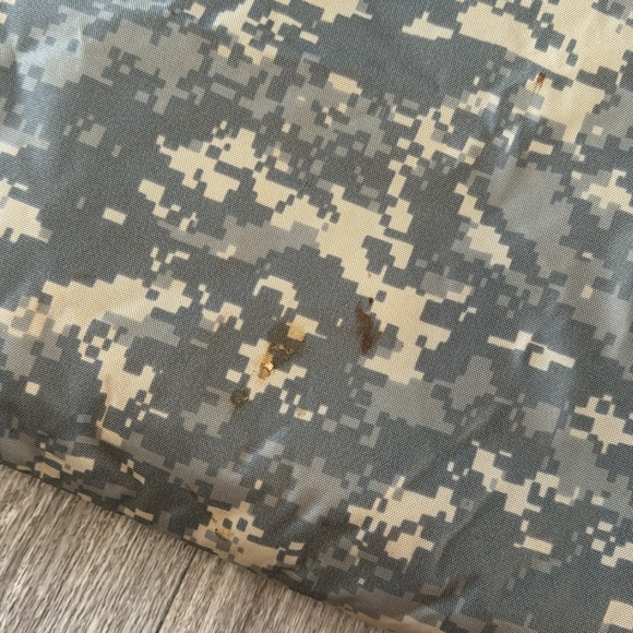 U.S. military bags ACU Flying Circle Bag and green flyer’s helmet bag - Picture 9 of 12